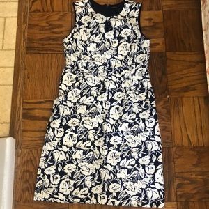 Lands End size 12 stretch floral dress pockets!
